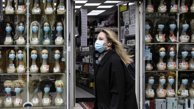 женщина в париже