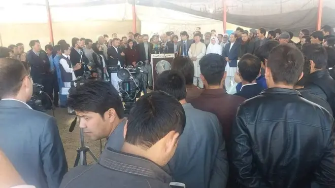 جنبش روشنایی اعلام کرده که روز بستم عقرب (آبان) اقدامات بعدی خود را در مورد اعتراض به تغییر مسیر انتقال برق وارداتی اعلام می کند