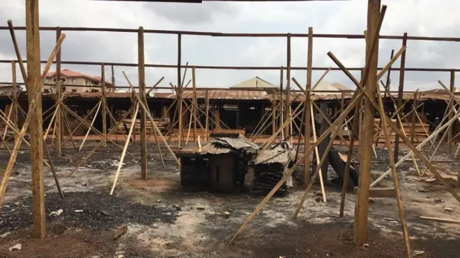 ụlọ ahia dị iri asaa na abụọ nke gbara ọkụ