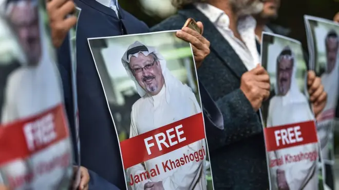 متظاهرون يطالبون بمعرفة مصير خاشقجي امام قنصلية بلاده في اسطنبول