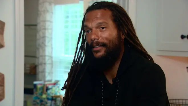 Kahseim Outlaw a perdu son emploi pour avoir refusé des vaccinations