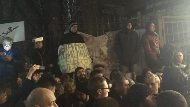 Активисты провели возле суда всю ночь