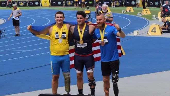 Юрій Дмитренко (ліворуч) після змагань