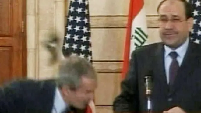 Buš pogođen cipelom