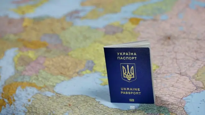 Украинцы по количеству полученных разрешений на проживание в ЕС (500 тысяч) почти вдвое опередили американцев (262 тысячи) и втрое - китайцев (167 тысячи). По данным Евростата, каждый пятый, кто получает такое разрешение - гражданин Украины