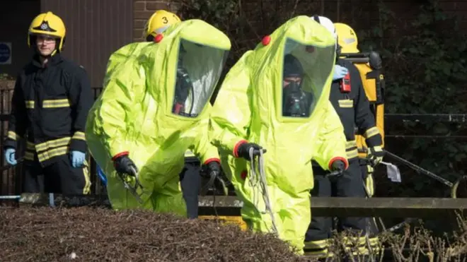 Oficiais especializadosindicação novibetaçõesindicação novibetproteção contra agentes contaminantes investigam local onde Sergei e Yulia Skripal foram encontrados