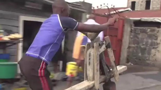 ካብ ዕንፀይቲ ዝተሰርሐት ብሽክሌታ