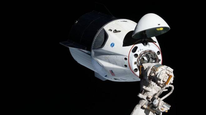 Dragon acoplada a la Estación Espacial Internacional
