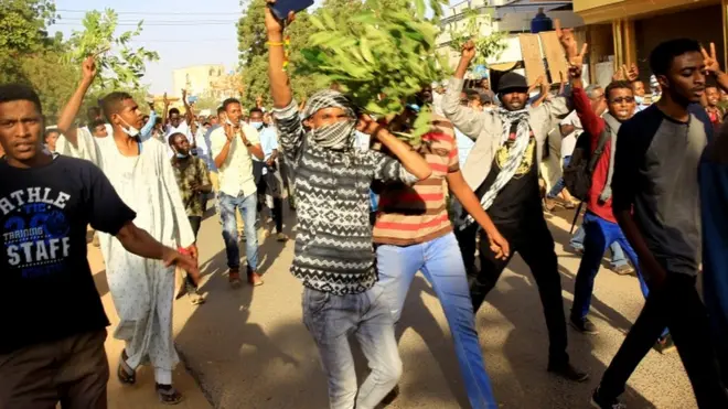 غلاء المعيشة وندرة المواد الأساسية أدت إلى الاضطرابات في السودان