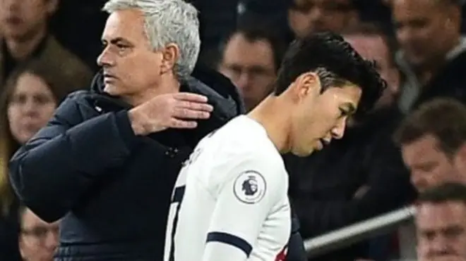 잉글랜드 프로축구 토트넘의 손흥민이 시즌 2번째 퇴장을 당했다