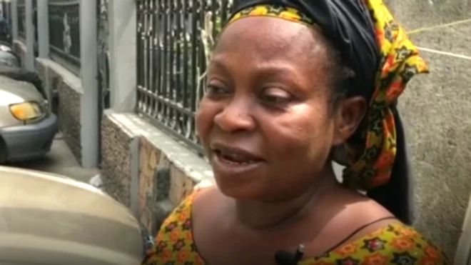 Ẹni to n tu ede oyinbo iwe irinna agbaye si Yoruba