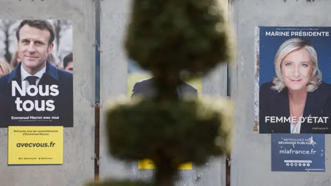 Macron ve Le Pen'in afişleri