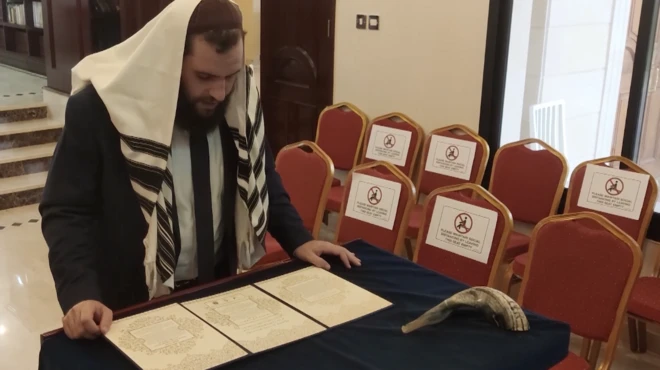 الحاخام ليفي داخمان يقول ان الجالية اليهودية تمارس طقوسها الدينية