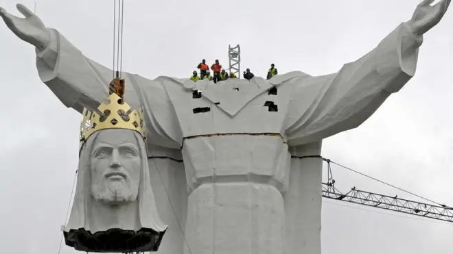 Verovanje u „Velike Bogove" omogućilo je formiranje društava sastavljenih od stranaca
