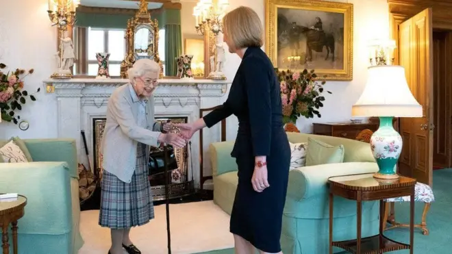 الملكة مع رئيسة الوزراء الجديدة ليز تراس