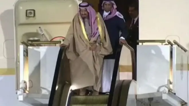 سعودی شاہ سلمان کی خودکارسیڑھی خراب