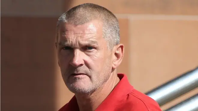 سكوتر أقر بتورطه في نزع نقاب المرأة المسلمة