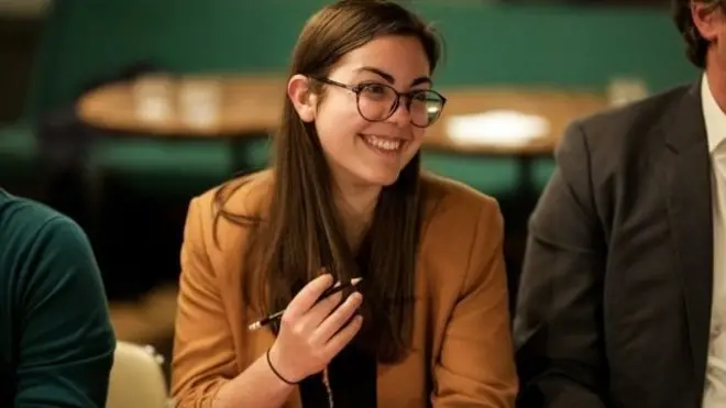 塞西莉亚的公司每个人都可以自己定工资。