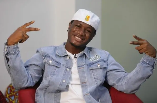 Aworan Arikẹ Pre Order pẹlu fila lori