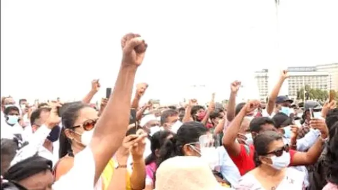 මුහුණු පොතේ "ගුරුවිදුහල්පති වෘත්තිකයන් බලගන්වමු" පිටුවෙන්