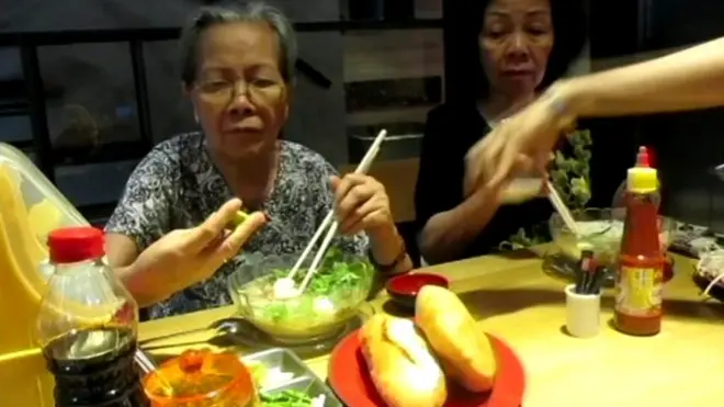 Thưởng thức các món ăn bình dân tại Sài Gòn