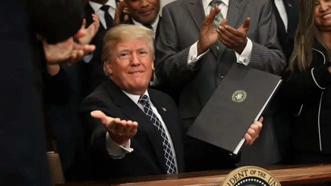 डोनल्ड ट्रंप