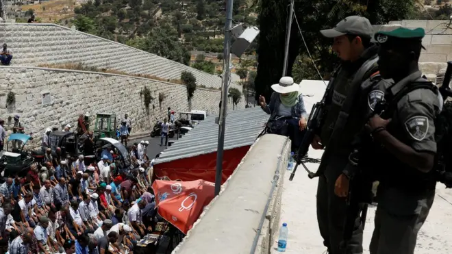 Banyak yang khawatir ketegangan terbaru di Jerusalem Timur akan makin serius jika tak segera dicari jalan keluar.