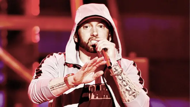 Slučaj je otovoren nakon što je novinar sajta TMZ zatražio komentar tajne službe povodom pesme