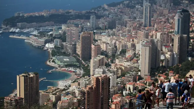 Будівельники, здається, вже використали всі просторові можливості найменшої (після Ватикану) країни світу