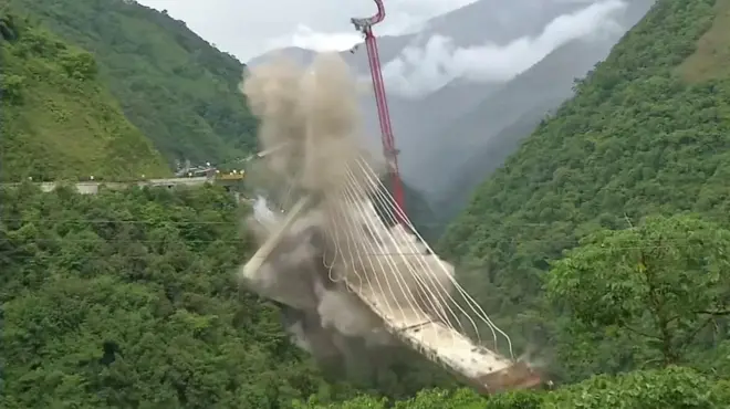 Un fallo en el diseño del puente Chirajara causó, en enero pasado, la muerte de 9 obreros por el derrumbe de una de sus torres.