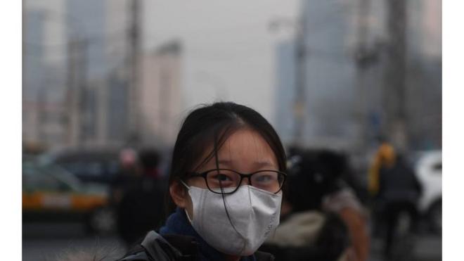 北京發佈入冬以來第一個紅色霧霾預警。