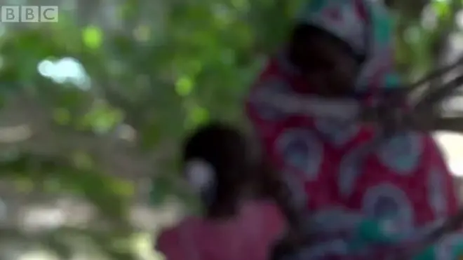 หญิงเคนยาและเด็กหญิง