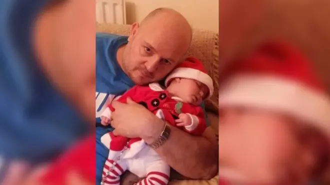 Bocah berusia delapan tahun itu menulis surat kepada ayahnya yang sudah meninggal untuk mengatakan "Saya mencintaimu dan saya merindukanmu".