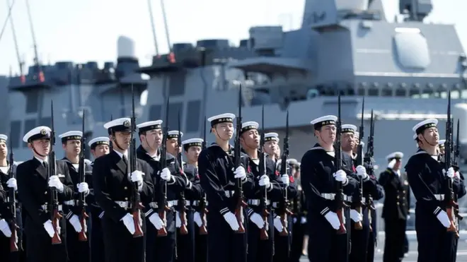 日本海上自卫队横滨但加贺号航母上举行舰船移交仪式