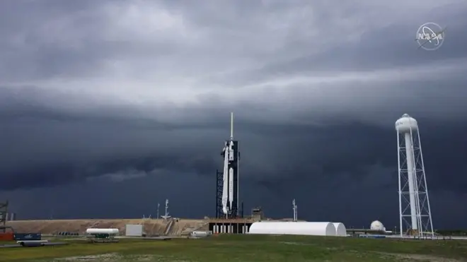 Запуск космического корабля Crew Dragon отложили из-за погоды.