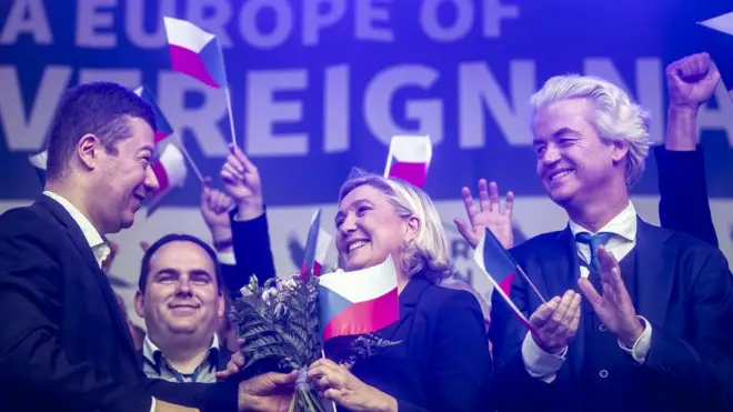 خيرت فيلدرز ومارين لوبان ضمن اجتماع لزعماء أحزاب اليمين المتطرف في براغ