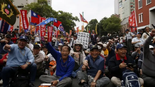 台灣反對軍人年金改革的示威抗議