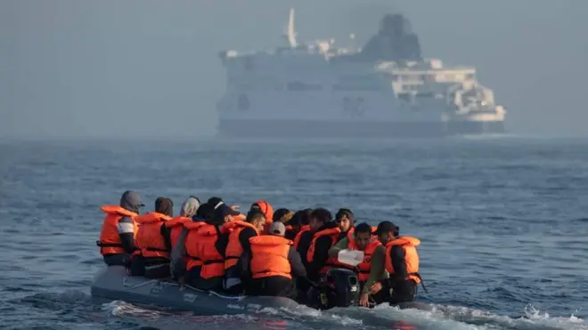 ብዘይሕጋዊ መገዲ ናብ ብሪጣኒያ ኣትዮም ዝተባህሉ ስደተኛታት ብሓንቲ ቲኬት ናብ ሩዋንዳ ክምለሱ'ዮም