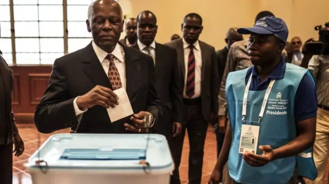 Dos Santos casts his vote in 2017 ANgola elections