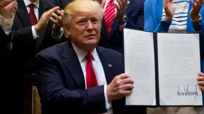 ထရမ့် သမ္မတ သက်တမ်း ရက် ၁ဝဝ ပြည့်ပြီ