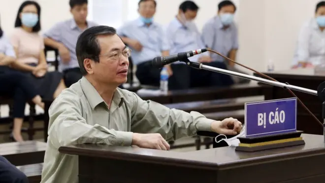Viện kiểm sát cáo buộc ông “giữ vai trò chính” trong việc chuyển tài sản nhà nước sang cho tư nhân trái pháp luật