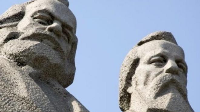 Spomenik Marksu i Engelsu u Šangaju