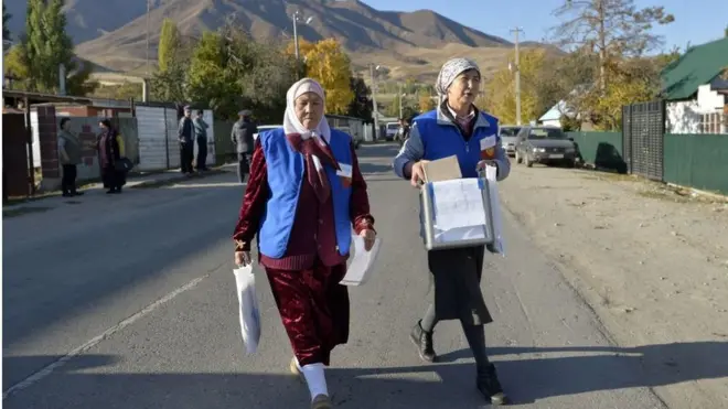 урна көтөргөн аялдар