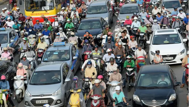 Beberapa studi memperlihatkan saat ini saja terdapat 2.500 sepeda motor dalam satu kilometer di Hanoi.