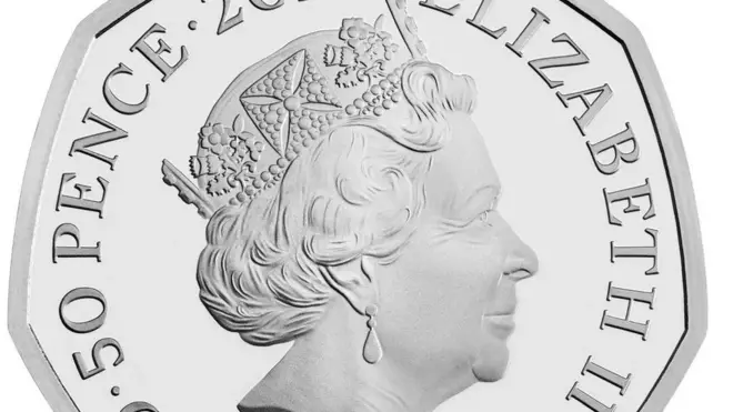 تم سك العملة من فئة 50 بنس قبل وفاة الملكة إليزابيث الثانية