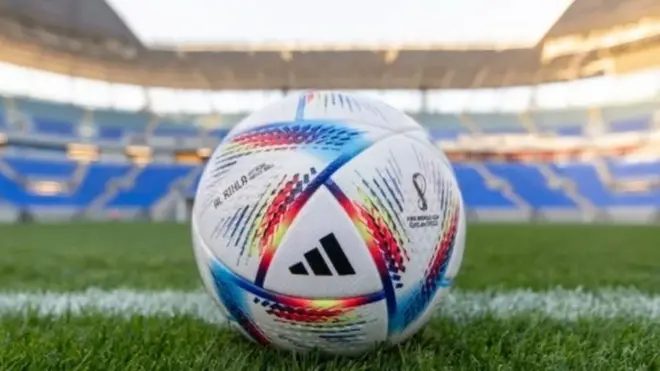 FIFA는 지난달 31일(한국시간) 공식 후원사 아디다스가 제작한 카타르 월드컵 공인구 '알 릴라'를 공개했다. '알 릴라'는 아랍어로 '여행'을 의미한다.