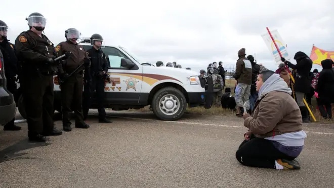 Manifestantes señalan a la policía de realizar rastreo de personas que protestan en Standing Rock a través del seguimiento de usuarios en Facebook.