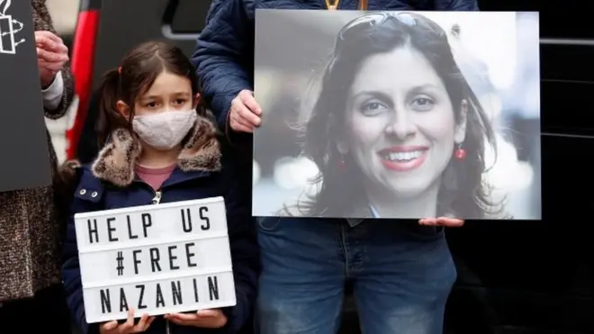 گابریلا رتکلیف، دختر نازنین زاغری در مقابل سفارت ایران - ۸ مارس ۲۰۲۱