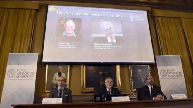 Hart ve Holmstrom, ödül olarak 8 milyon İsveç Kronu'nun da (yaklaşık 2,8 milyon TL) sahibi oldu.