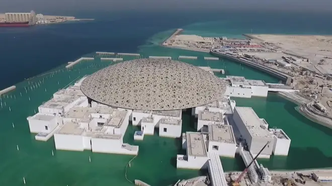 متحف اللوفر الجديد في أبو ظبي